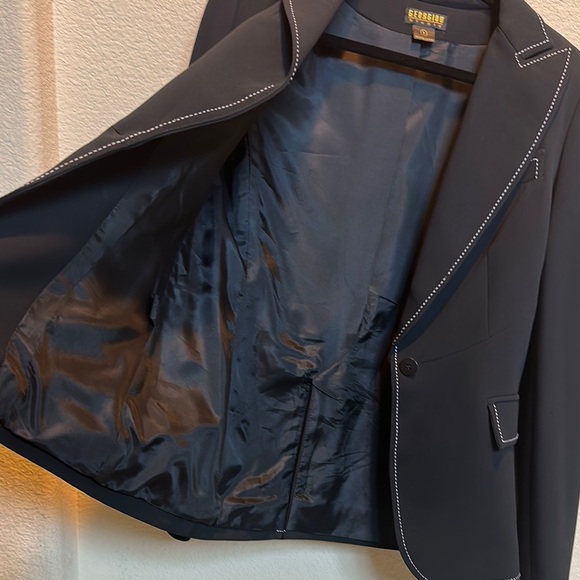 Black and White Structured Blazer with Notched Lapel - Picture 7 of 12